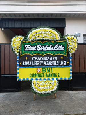 Papan Bunga Duka di Sawah Brebes