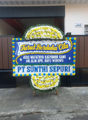Papan Bunga Duka di Sawah Brebes