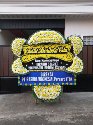 Papan Bunga Duka di Sawah Brebes