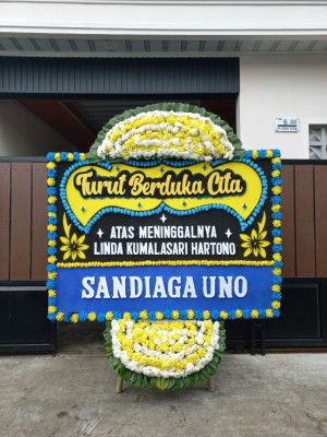 Papan Bunga Duka di Sawah Brebes
